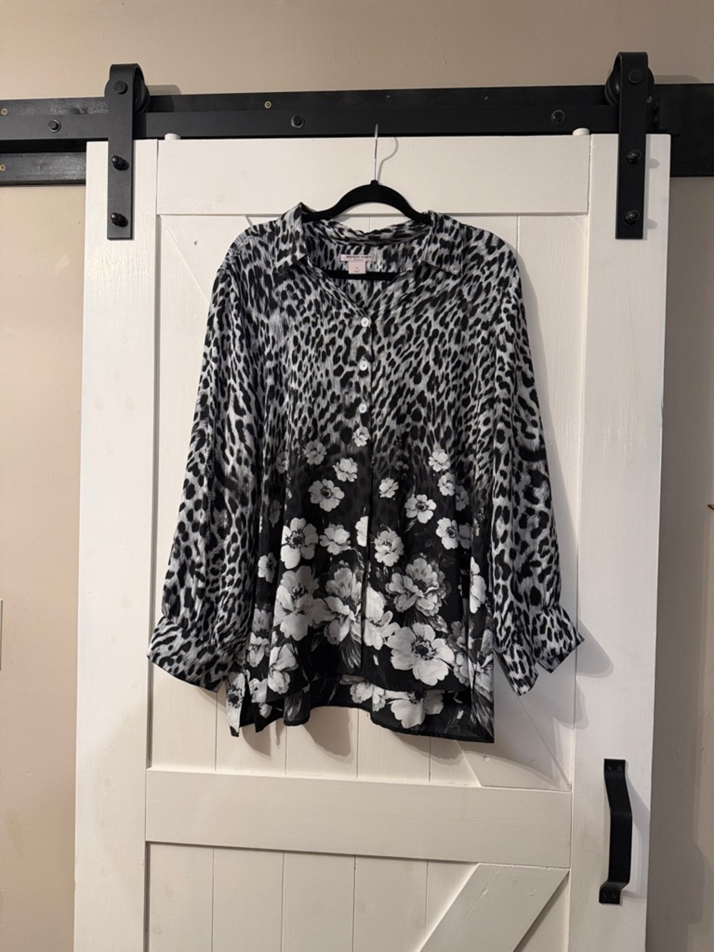 Allison Daley Black & White Animal-Print Floral Button-Down Top